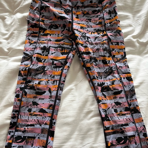 Lululemon crop compression leggings - Picture 4 of 5